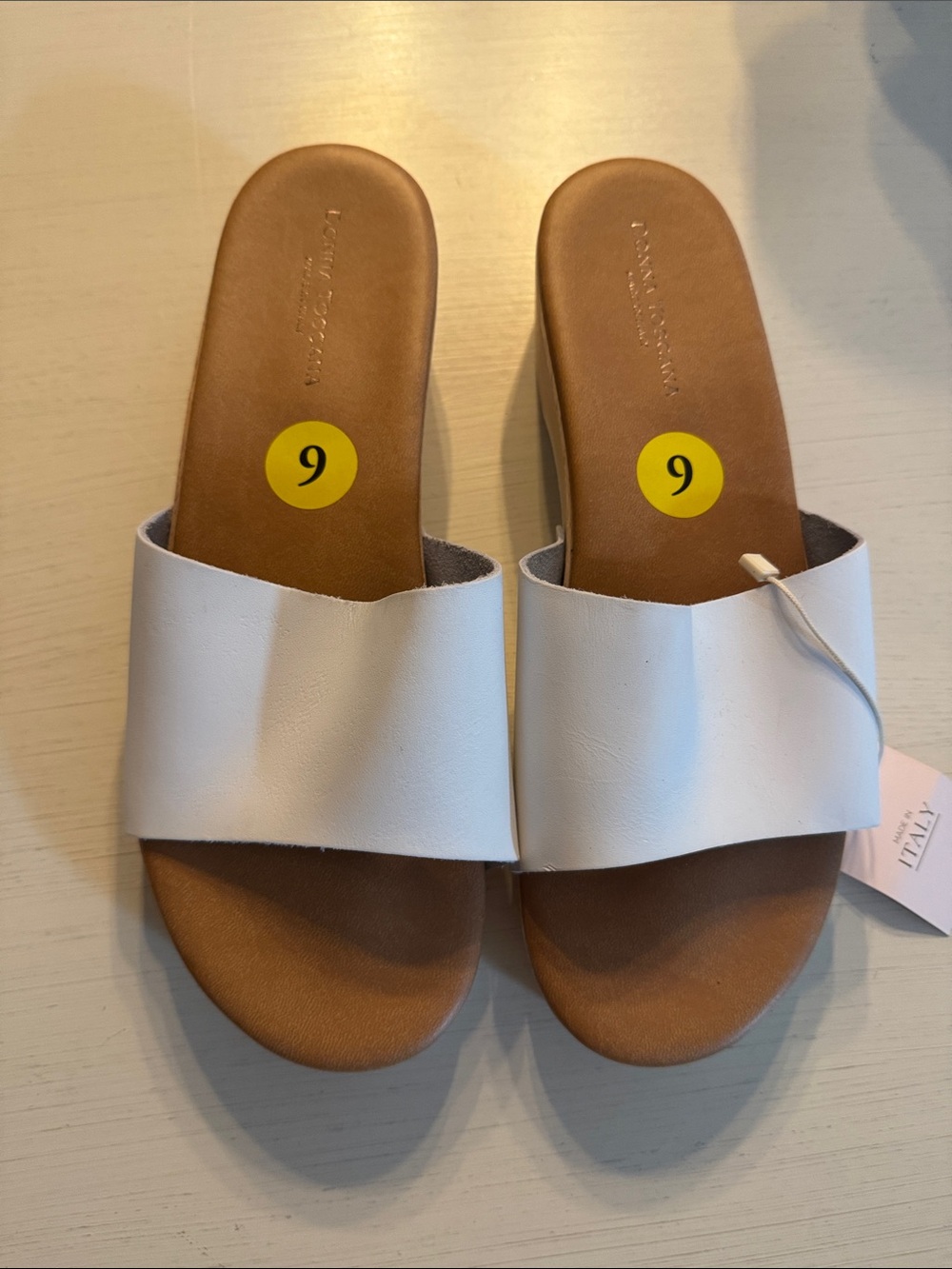 Donna Toscana White Sandals size 9-NWT
